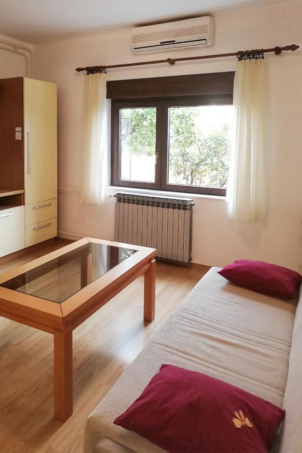 Apartments Silva พูลา ภายนอก รูปภาพ